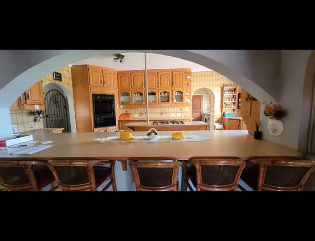 5 BEDROOM HOUSE FOR SALE IN BRACKENHURST